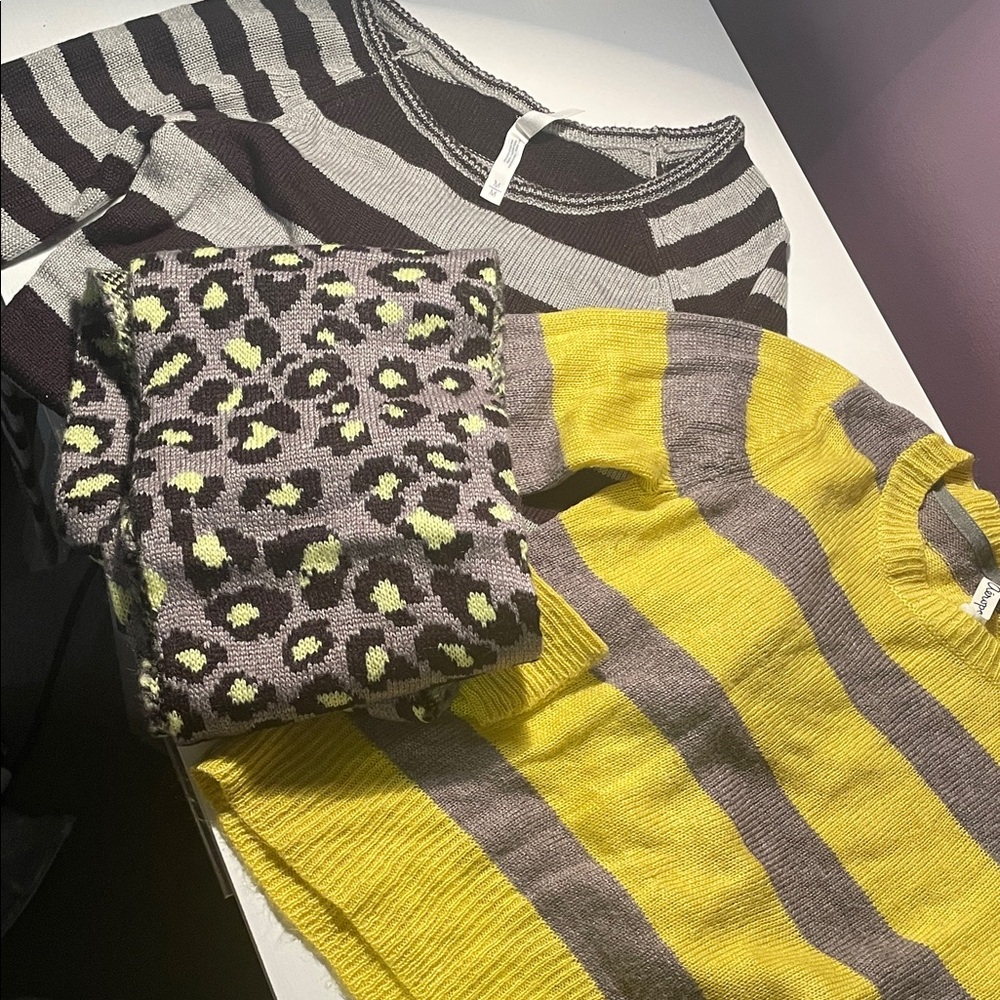 Aeropostale Yellow and Gray Striped Sweater